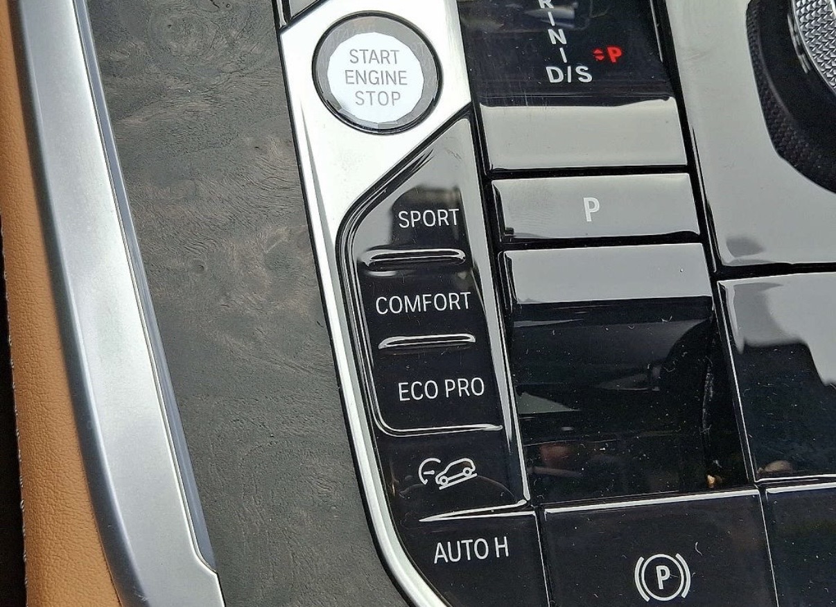Used 2026 BMW X7 xDrive40i w/ M Sport Package AWD/4WD image 23