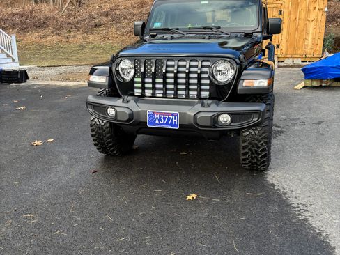 Used 2022 Jeep Gladiator Sport image 4