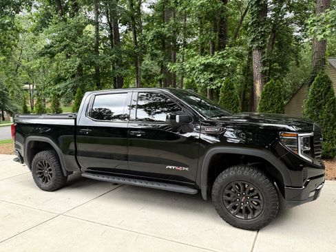 Used 2023 GMC Sierra 1500 AT4X image 4