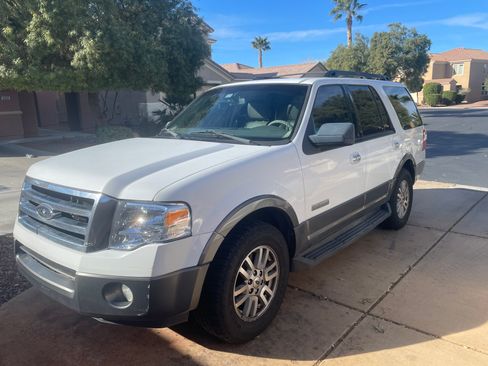 Used 2007 Ford Expedition XLT image 1