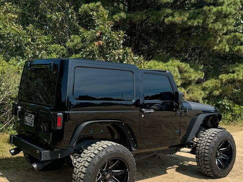 Used 2012 Jeep Wrangler Sahara w/ Connectivity Group image 4