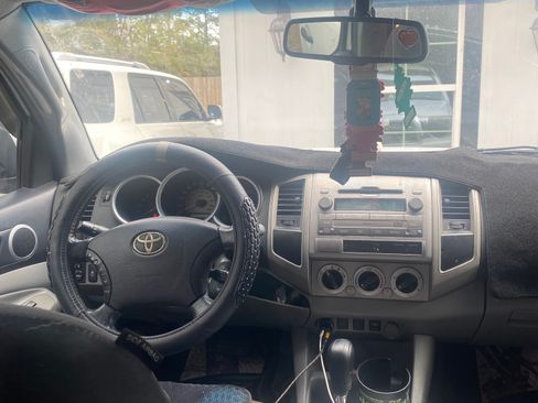 Used 2010 Toyota Tacoma PreRunner image 9