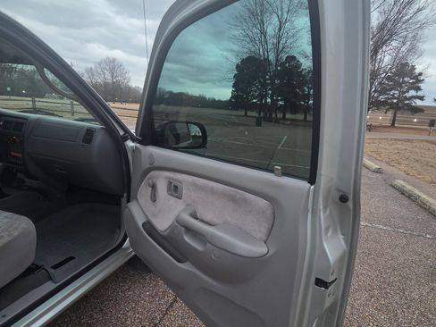 Used 2004 Toyota Tacoma 2WD Regular Cab w/ Enhancement Pkg image 20