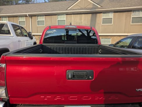 Used 2020 Toyota Tacoma TRD Off-Road image 5