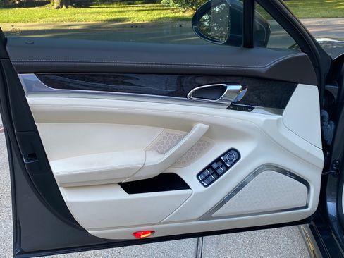 Used 2012 Porsche Panamera Turbo S image 11