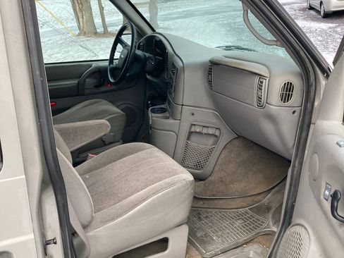 Used 2004 Chevrolet Astro Passenger AWD w/ LS Preferred Equipment Group image 10