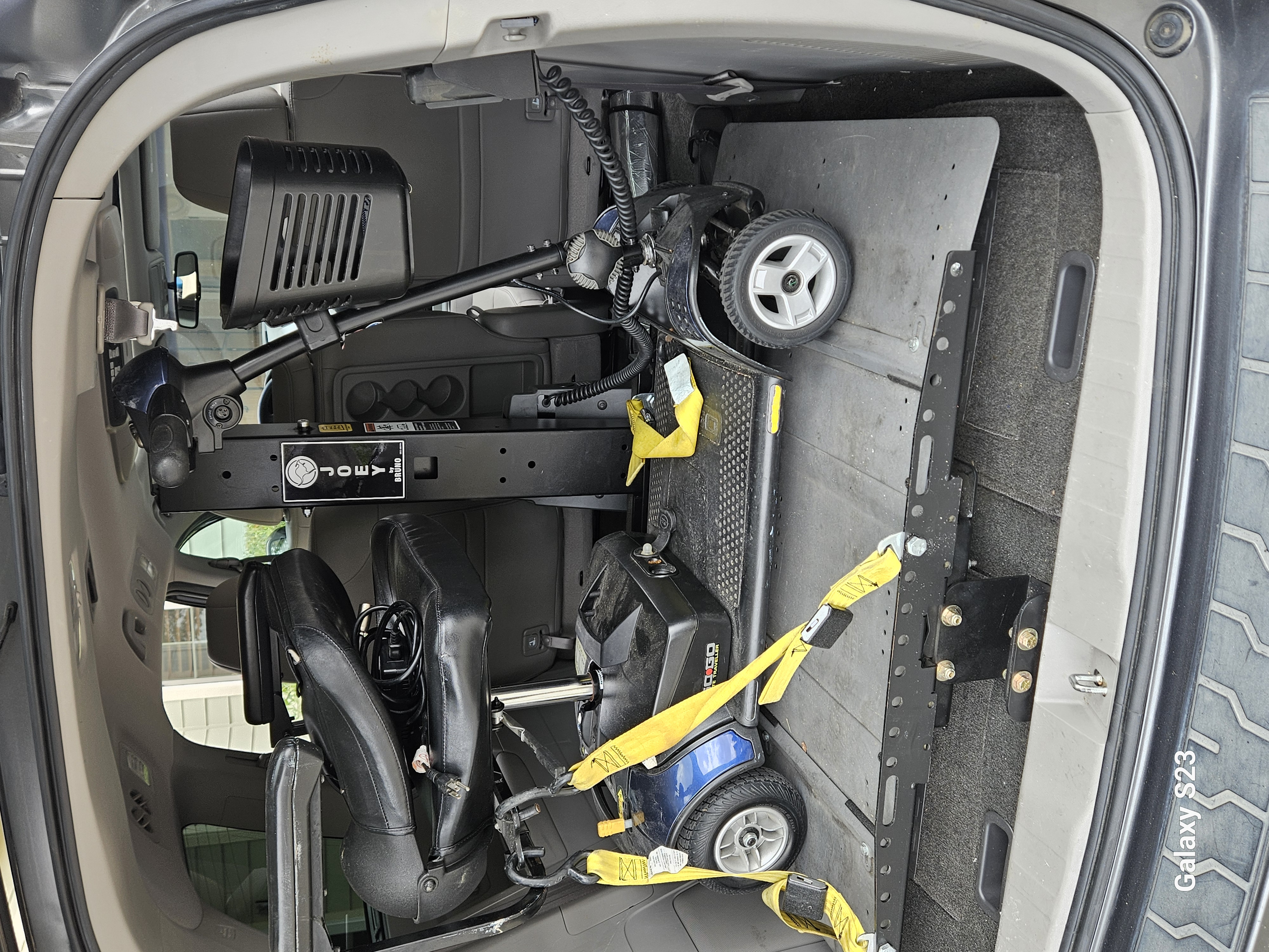 Used 2012 Honda Odyssey Touring Elite image 10