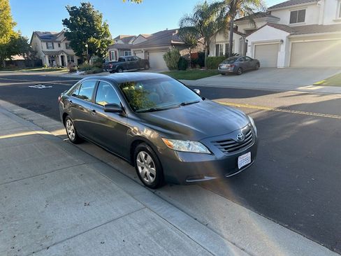 Used 2009 Toyota Camry LE image 6