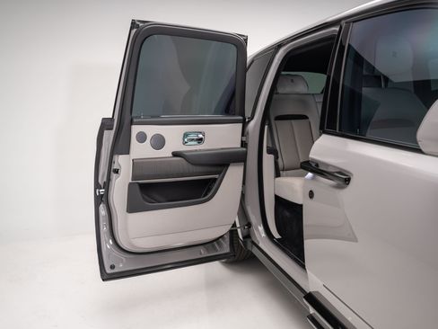 Used 2021 Rolls-Royce Cullinan image 22