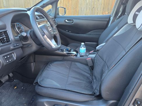 Used 2025 Nissan Leaf SV Plus image 9