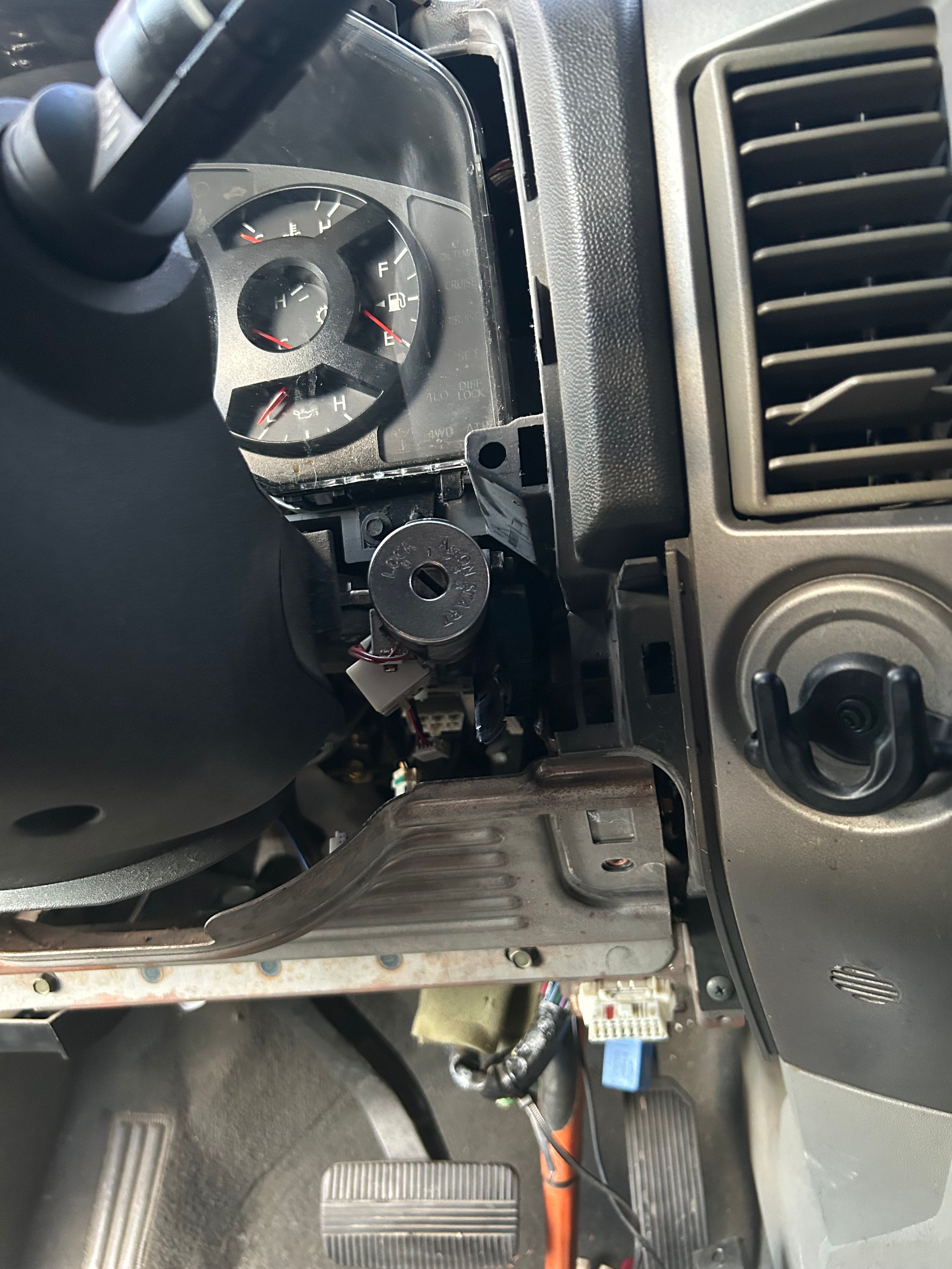 Used 2004 Nissan Titan SE RWD image 12
