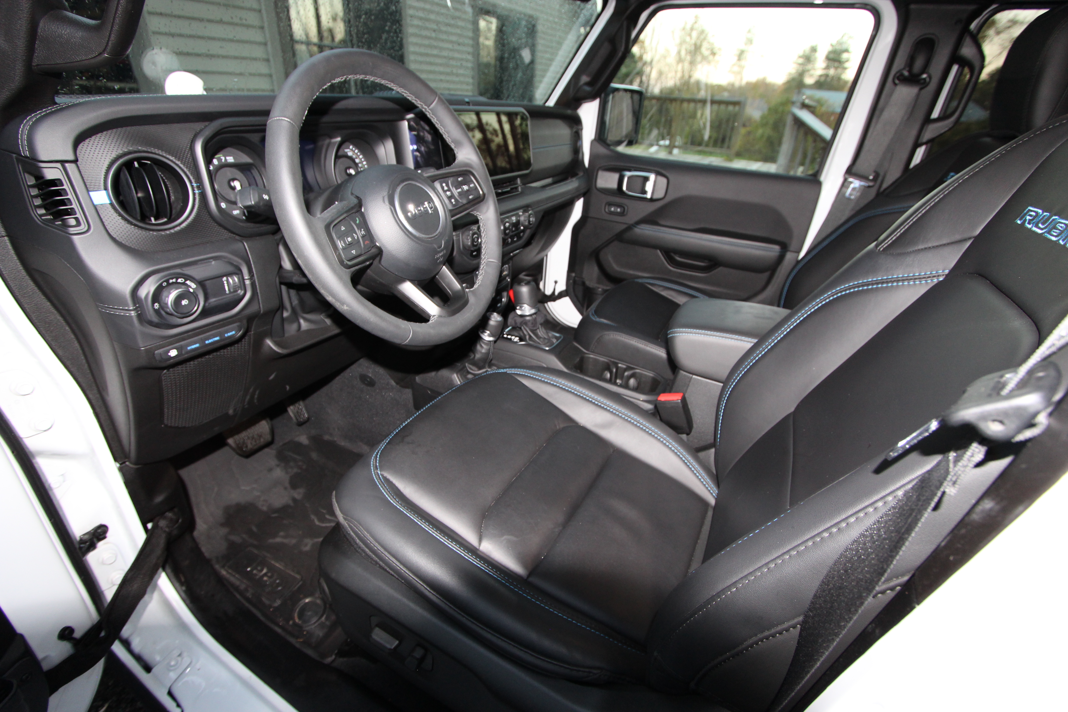 Used 2025 Jeep Wrangler Unlimited Rubicon 4xe AWD/4WD image 23