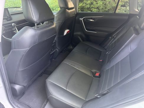 Used 2022 Toyota RAV4 XLE Premium AWD/4WD image 17