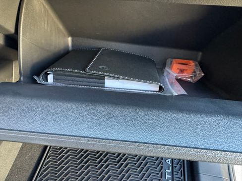 Used 2024 Volkswagen Atlas Cross Sport SE image 28