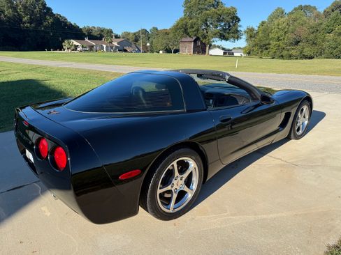 Used 2001 Chevrolet Corvette Coupe w/ Preferred Equipment Group2 image 5