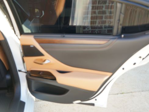 Used 2023 Lexus ES 350 Ultra Luxury w/ Accessory Package (Z2) image 13