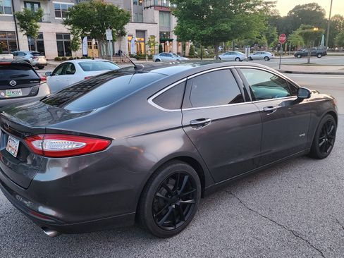 Used 2016 Ford Fusion Energi SE image 5