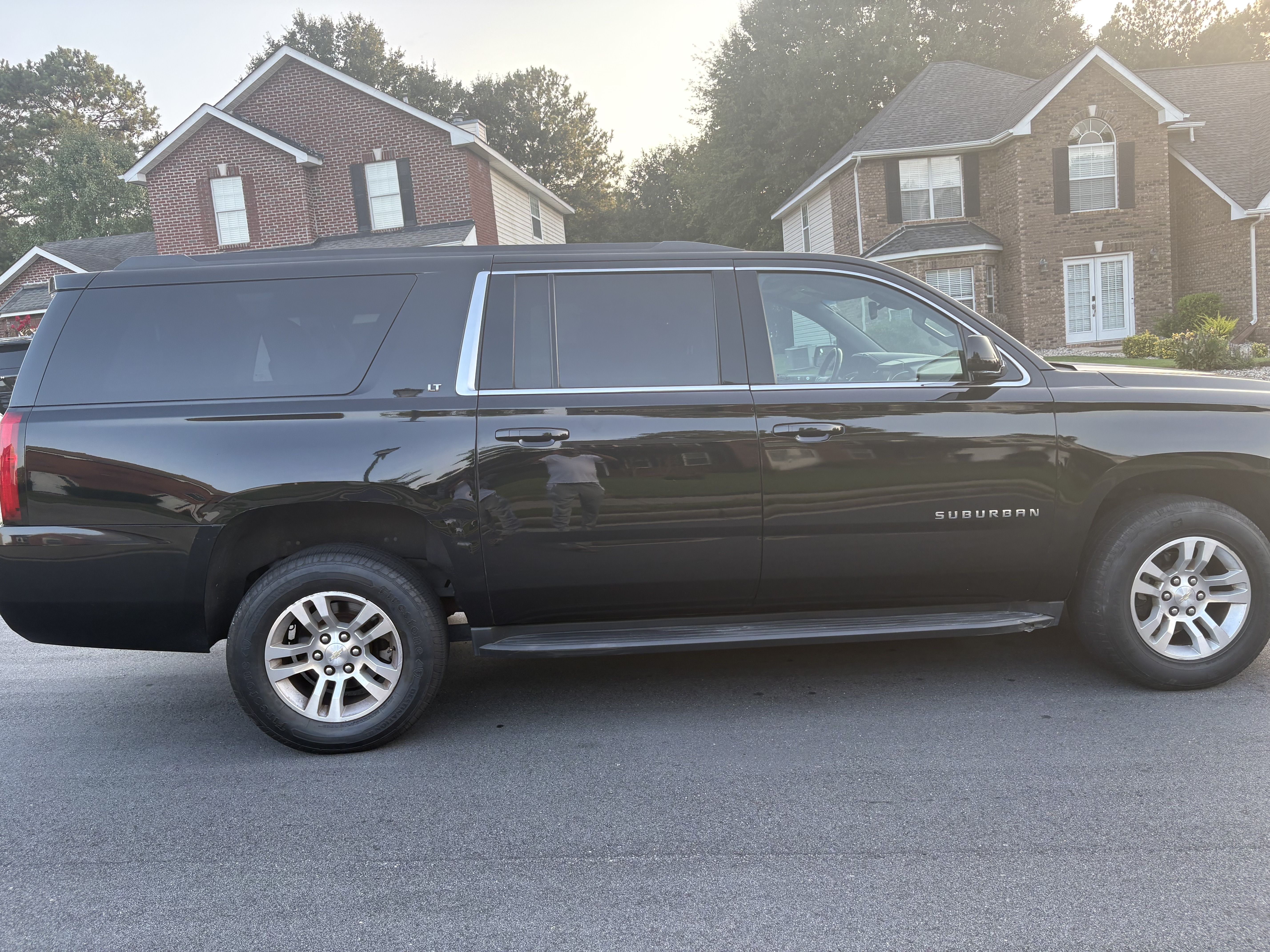 Used 2020 Chevrolet Suburban LT AWD/4WD image 4