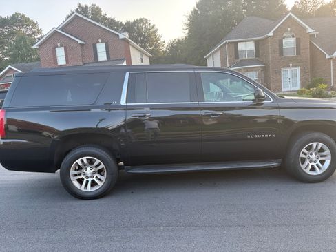 Used 2020 Chevrolet Suburban LT AWD/4WD image 4
