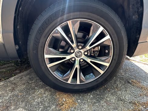 Used 2019 Toyota Highlander LE image 4