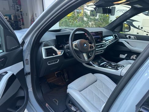 Used 2025 BMW X7 xDrive40i w/ M Sport Package image 12