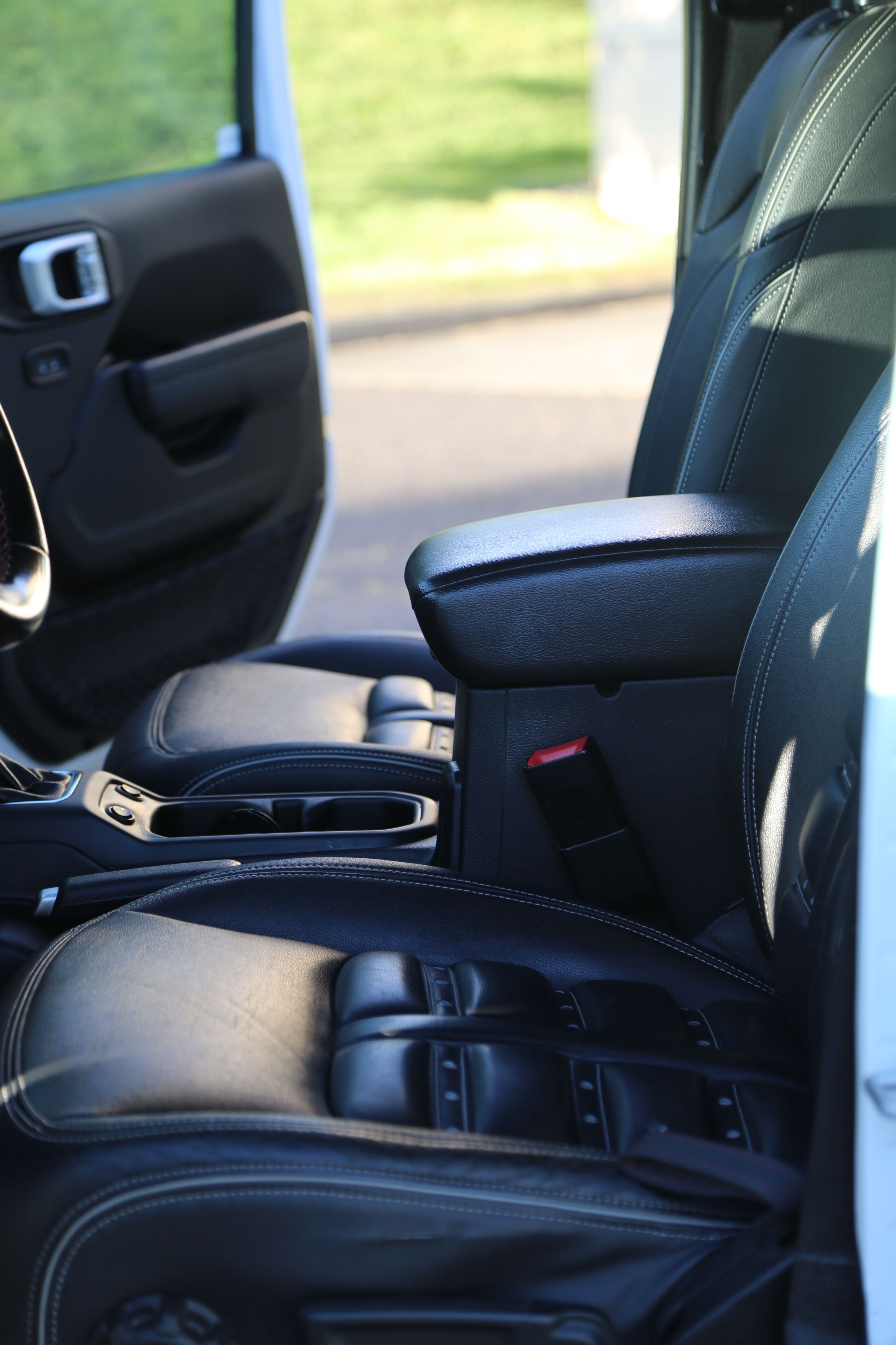 Used 2021 Jeep Wrangler Unlimited Rubicon AWD/4WD image 9