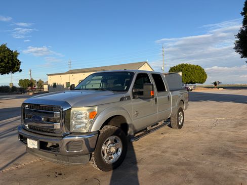 Used 2015 Ford F350 XLT w/ XLT Interior Package image 5