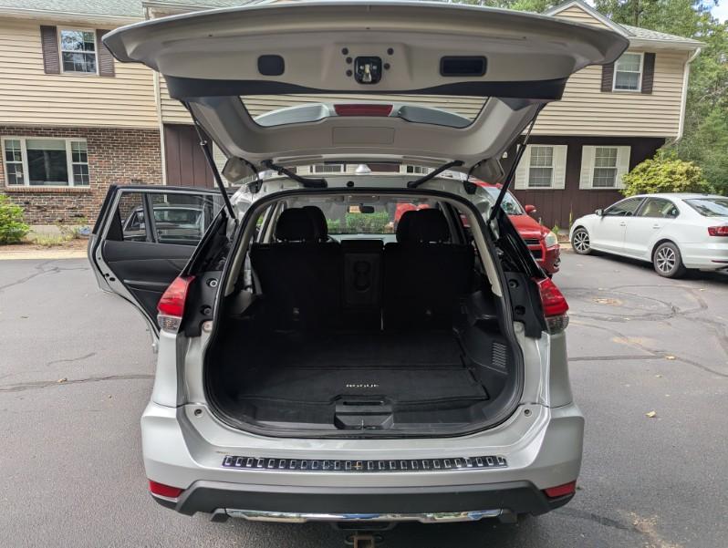 Used 2017 Nissan Rogue SV AWD/4WD image 6