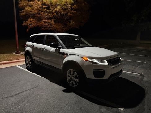 Used 2017 Land Rover Range Rover Evoque SE image 6