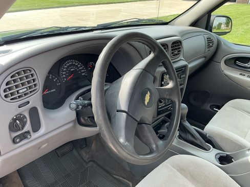 Used 2005 Chevrolet TrailBlazer LS w/ LS Preferred Equipment Group AWD/4WD image 6