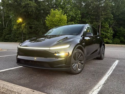 Used 2026 Tesla Model Y Long Range AWD/4WD image 2