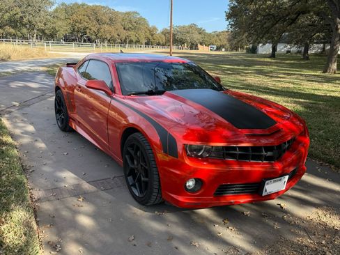 Used 2010 Chevrolet Camaro SS w/ LPO, Ground Effects Package image 5