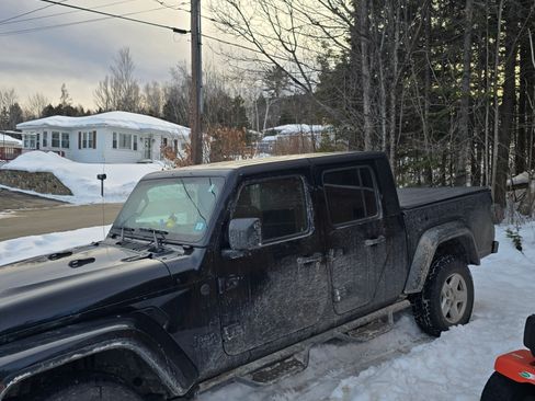 Used 2022 Jeep Gladiator Sport image 2