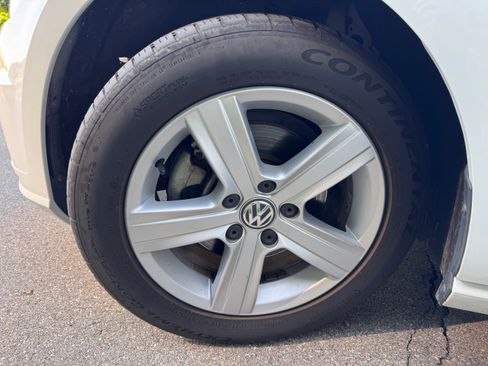 Used 2018 Volkswagen Golf SE FWD image 8