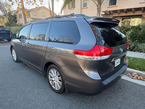 Used 2012 Toyota Sienna Limited image 1