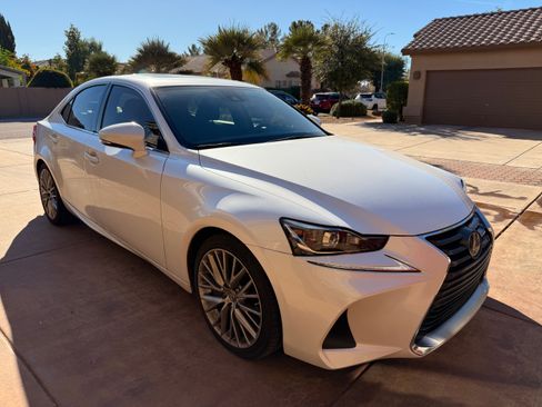Used 2017 Lexus IS 200t F Sport image 4