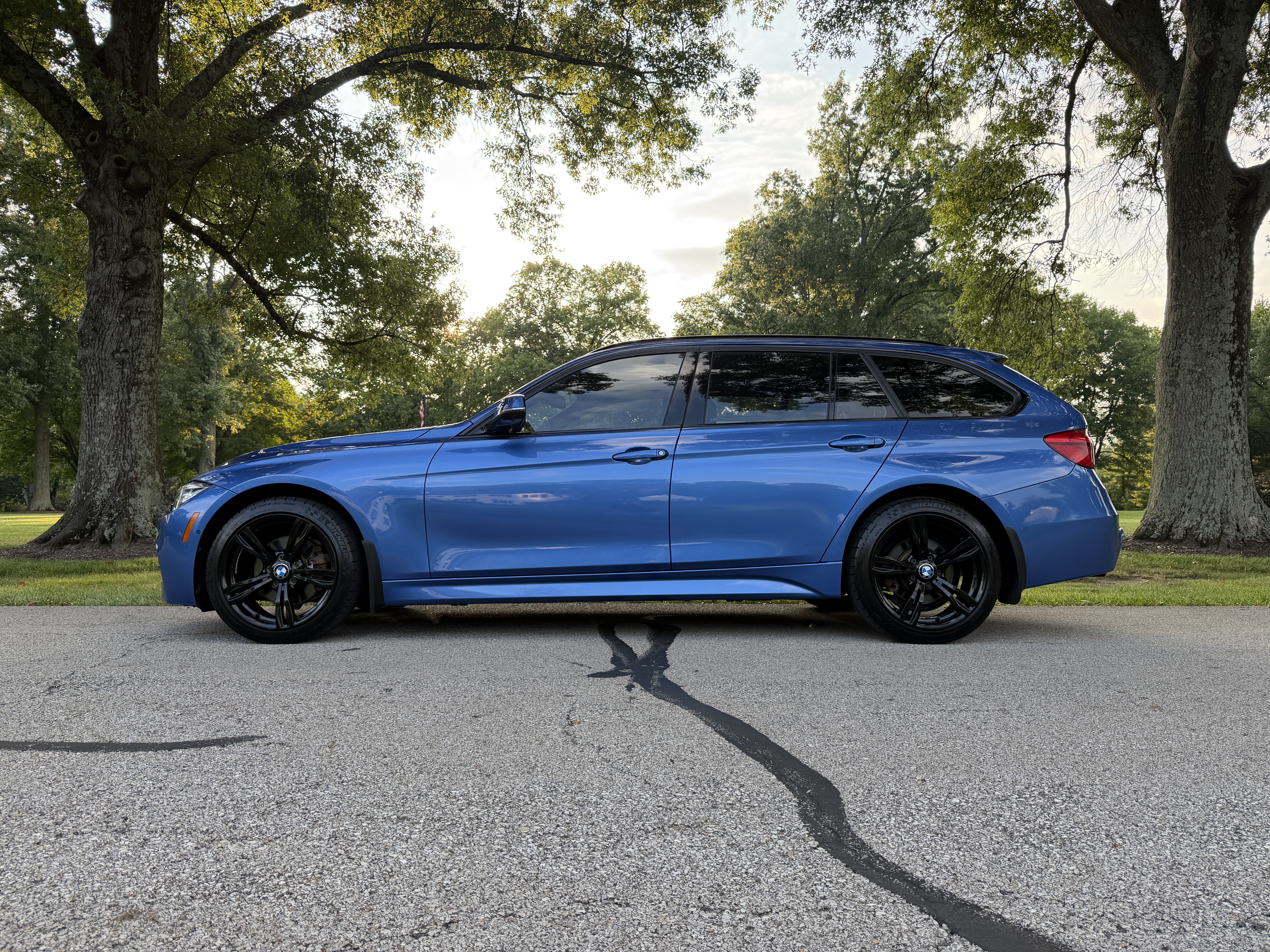 Used 2018 BMW 330i xDrive Wagon AWD/4WD image 1