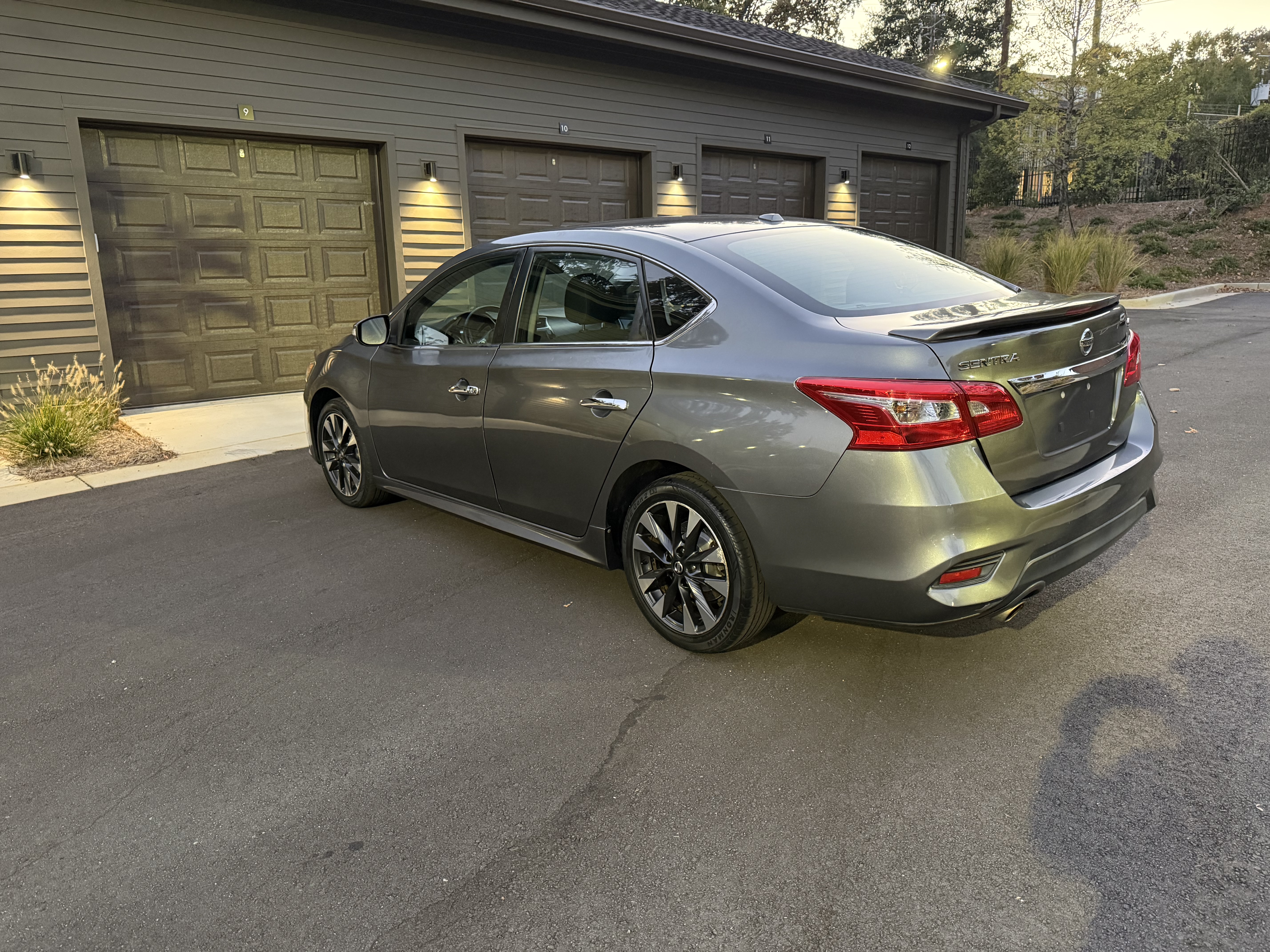 Used 2019 Nissan Sentra SR FWD image 8
