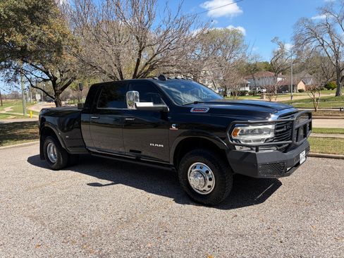 Used 2022 RAM 3500 Laramie image 10