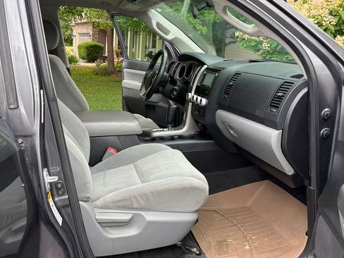 Used 2016 Toyota Sequoia SR5 AWD/4WD image 13