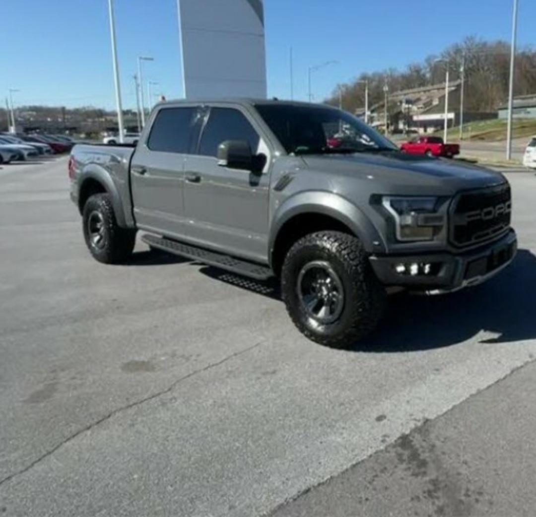Used 2018 Ford F150 Raptor w/ Equipment Group 802A Luxury AWD/4WD image 2
