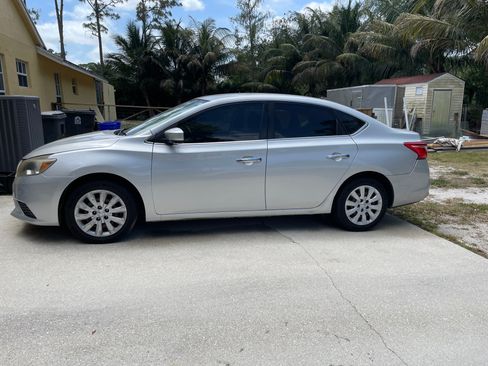 Used 2019 Nissan Sentra S image 4