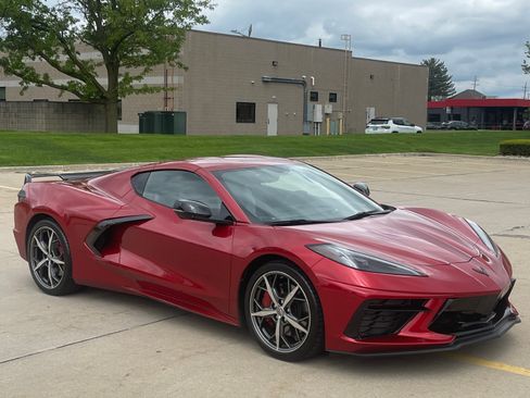 Used 2021 Chevrolet Corvette Stingray Preferred Cpe w/ Z51 Performance Package RWD image 1