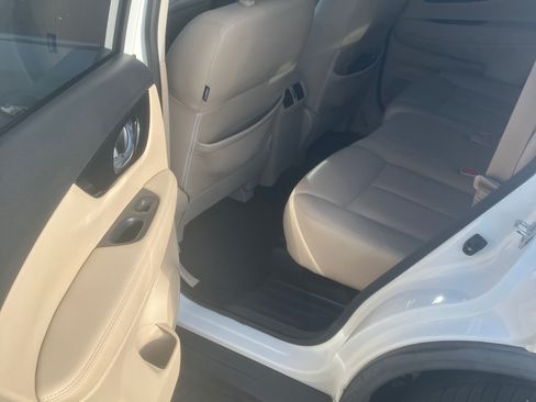 Used 2018 Nissan Rogue SL w/ Premium Package image 14