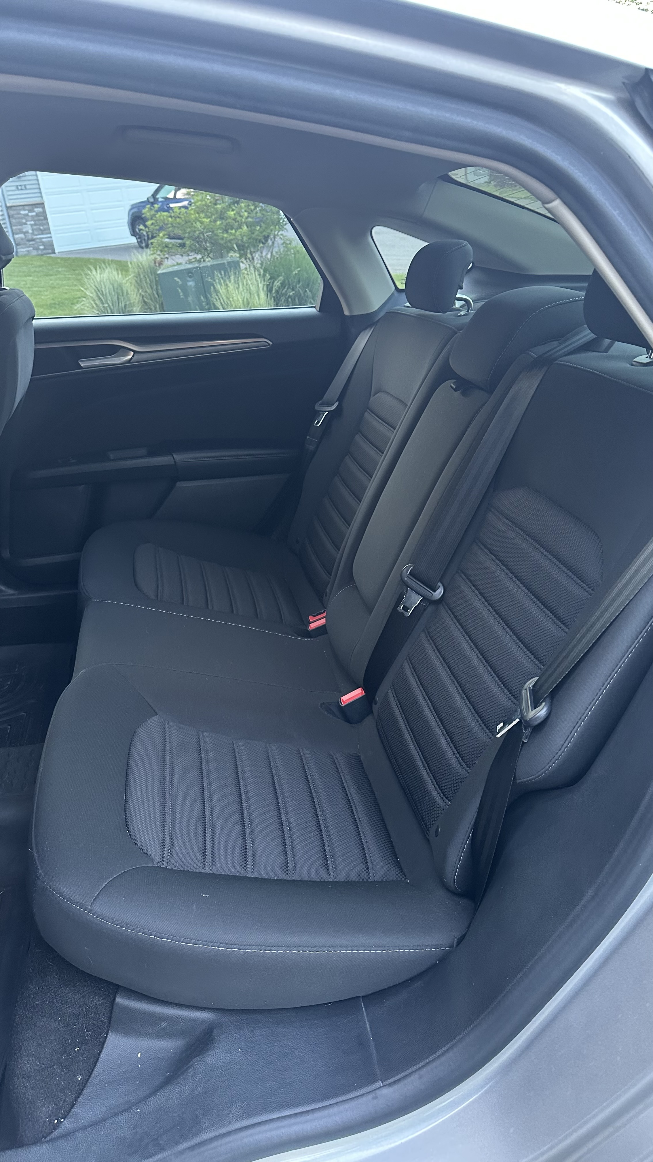 Used 2019 Ford Fusion SE FWD image 2