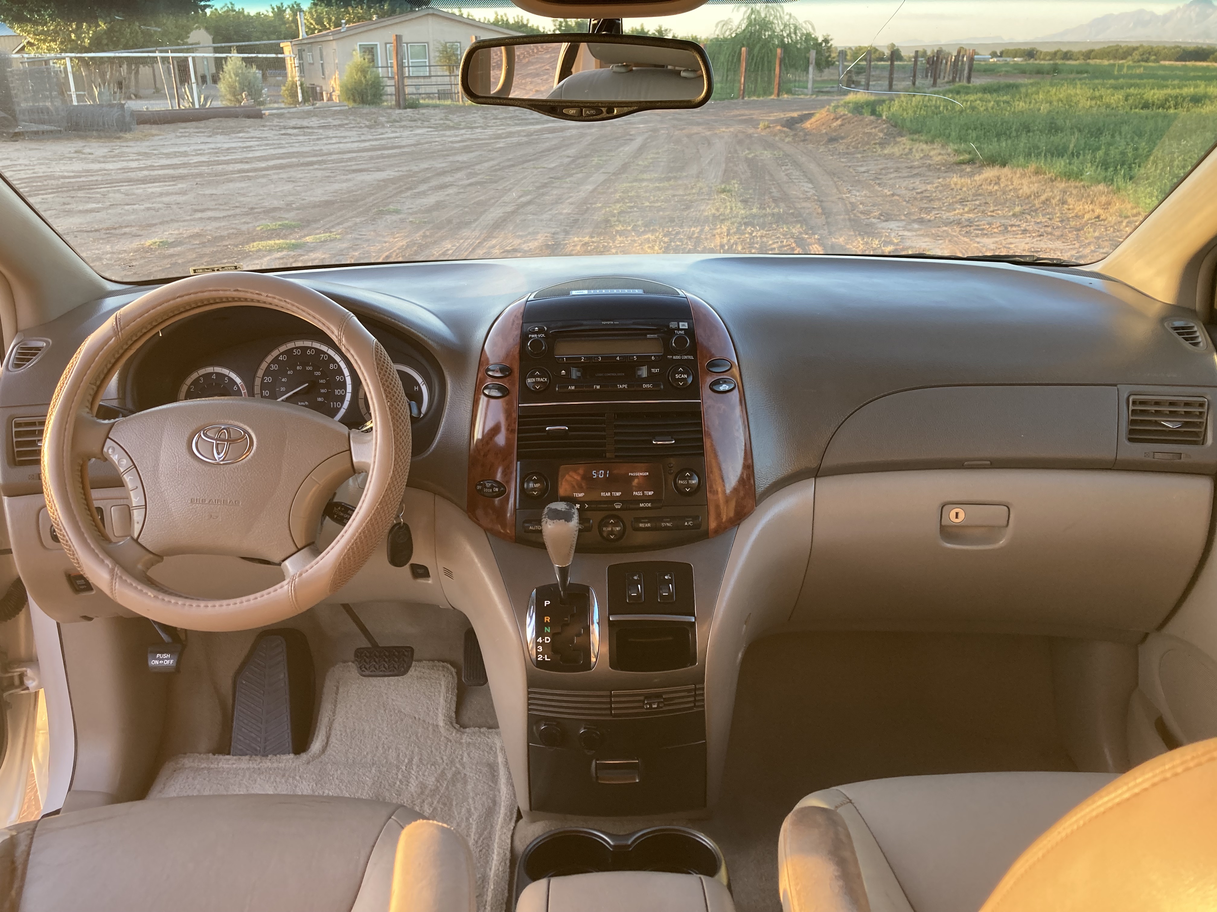 Used 2004 Toyota Sienna XLE w/ XLE Pkg 12 FWD image 16