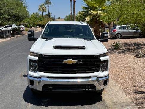Used 2024 Chevrolet Silverado 2500 W/T w/ WT Convenience Package AWD/4WD image 2