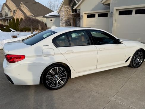 Used 2019 BMW 530e xDrive w/ M Sport Package image 8