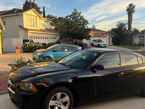 Used 2013 Dodge Charger SE w/ Connectivity Group image 1