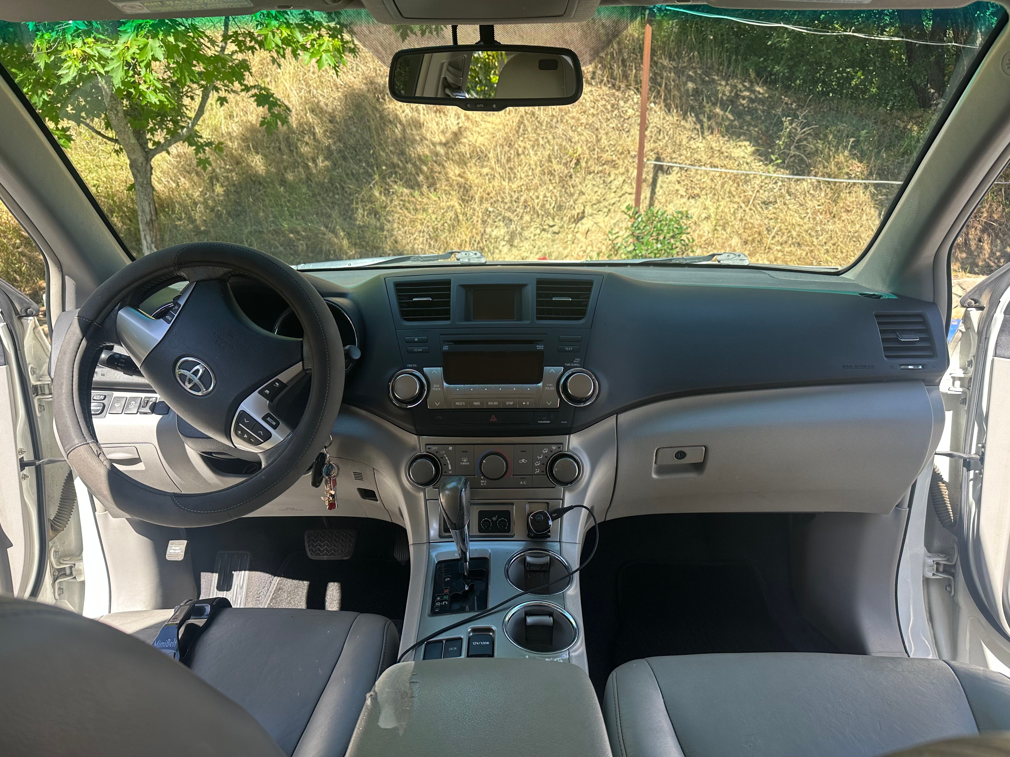 Used 2012 Toyota Highlander SE w/ Tow Pkg FWD image 11